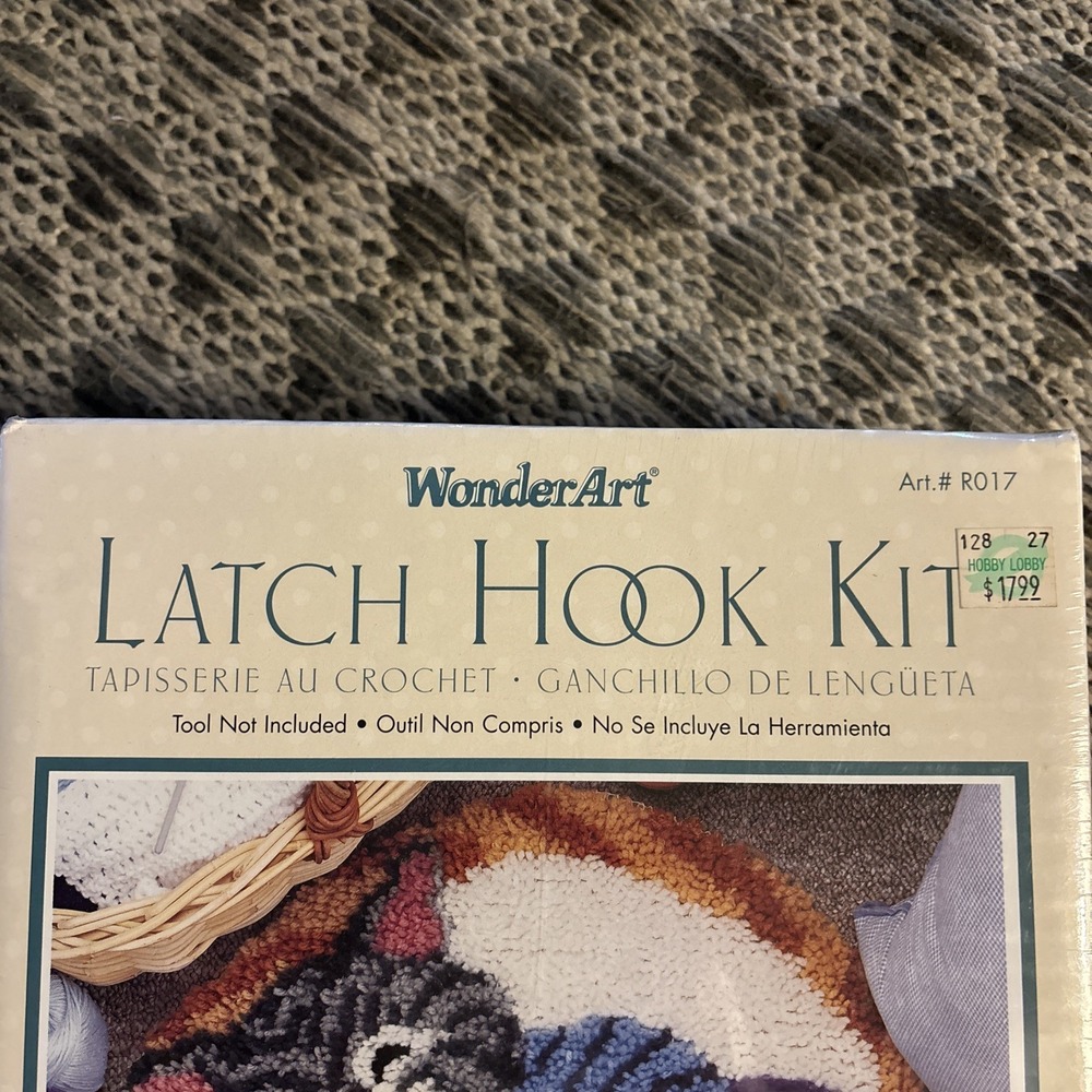 WonderArt Caron Cat Nap Latch Hook Kit #R017 24" Round Sealed USA - Picture 3 of 10